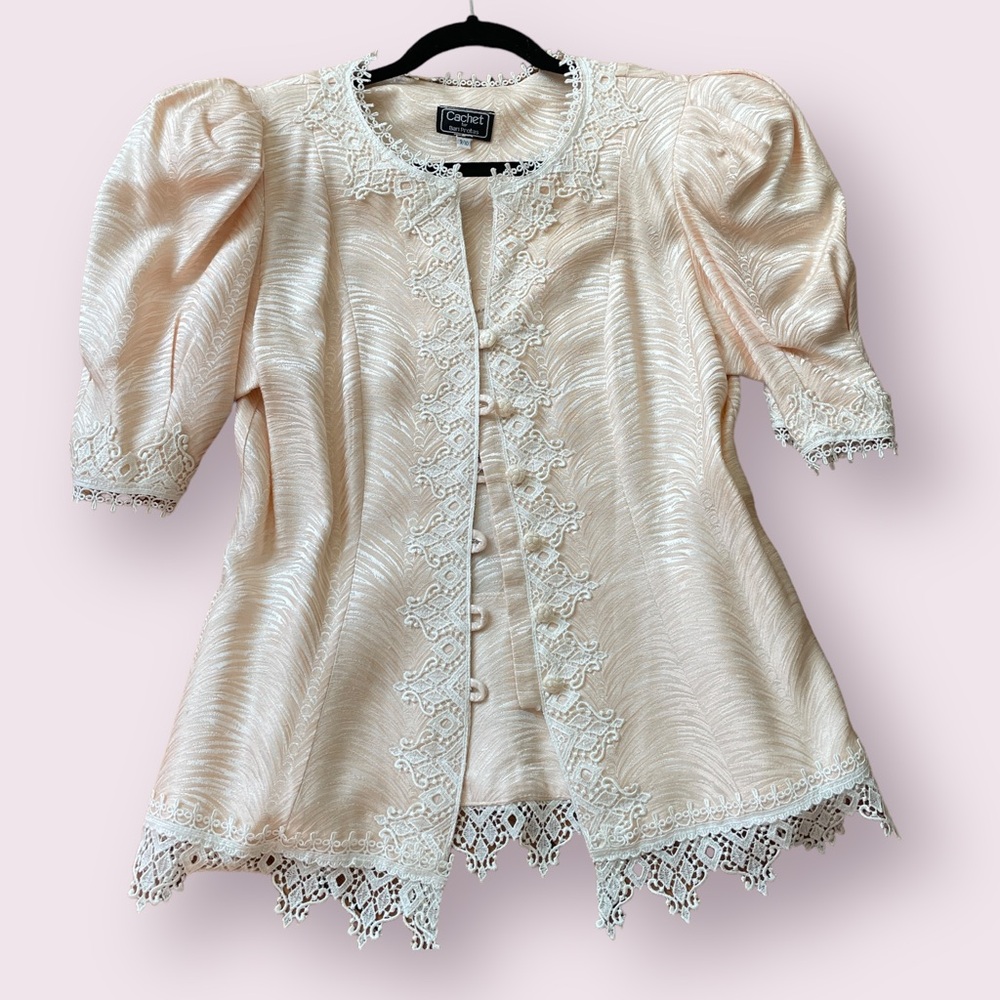 VINTAGE CACHET COQUETTE STYLE PASTEL LACE PUFF SHOULDER TOP WITH SINCHED WAIST